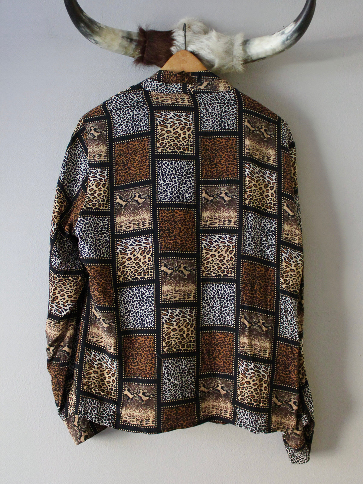 VINTAGE 100% SILK ANIMAL PRINT BUTTON-UP