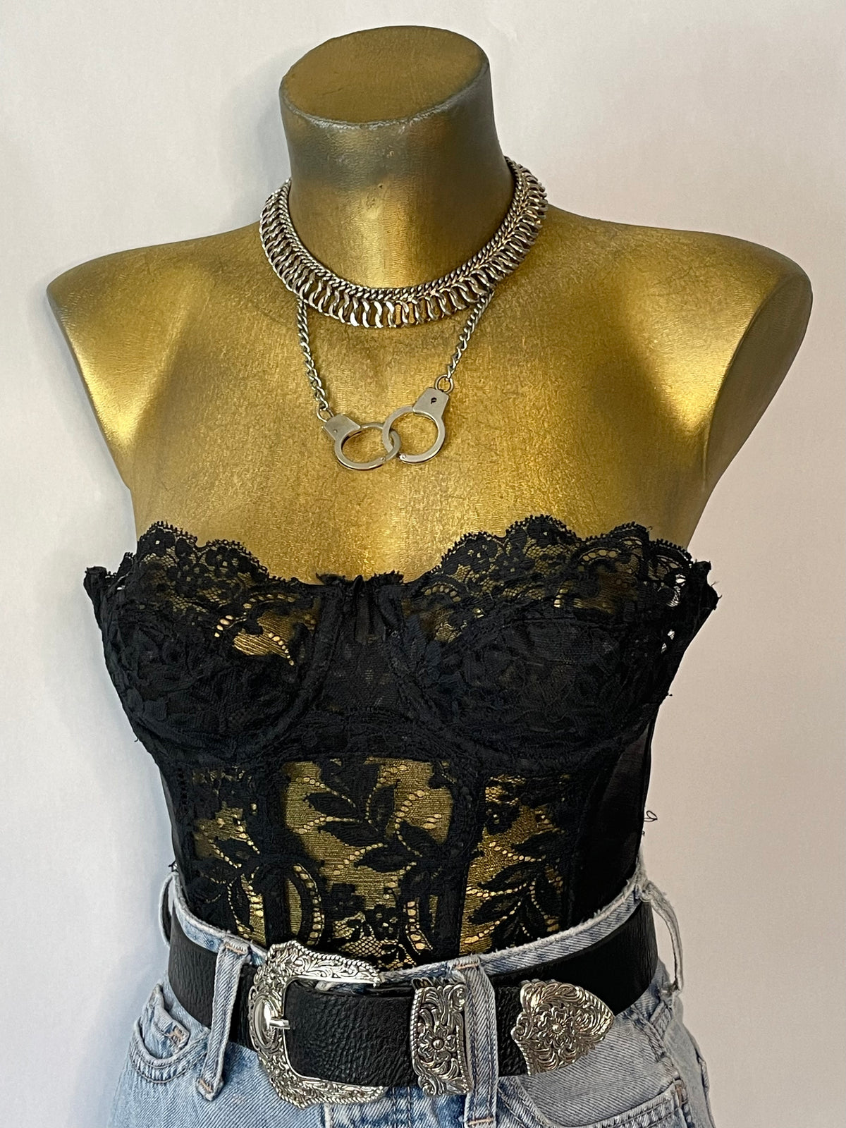 VINTAGE STRAPLESS BLACK LACE BUSTIER
