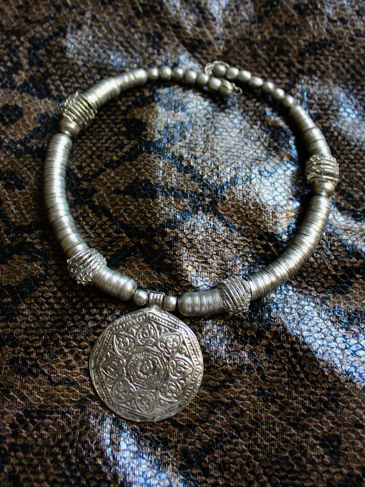 BEADED MEDALLION NECKLACE