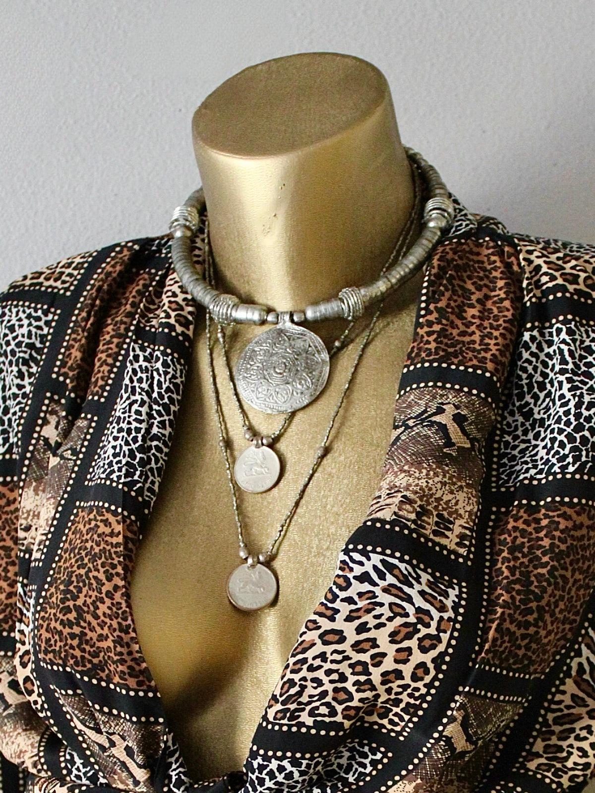 BEADED MEDALLION NECKLACE