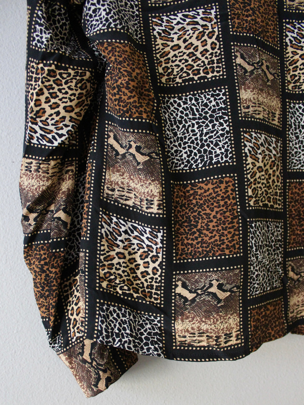 VINTAGE 100% SILK ANIMAL PRINT BUTTON-UP