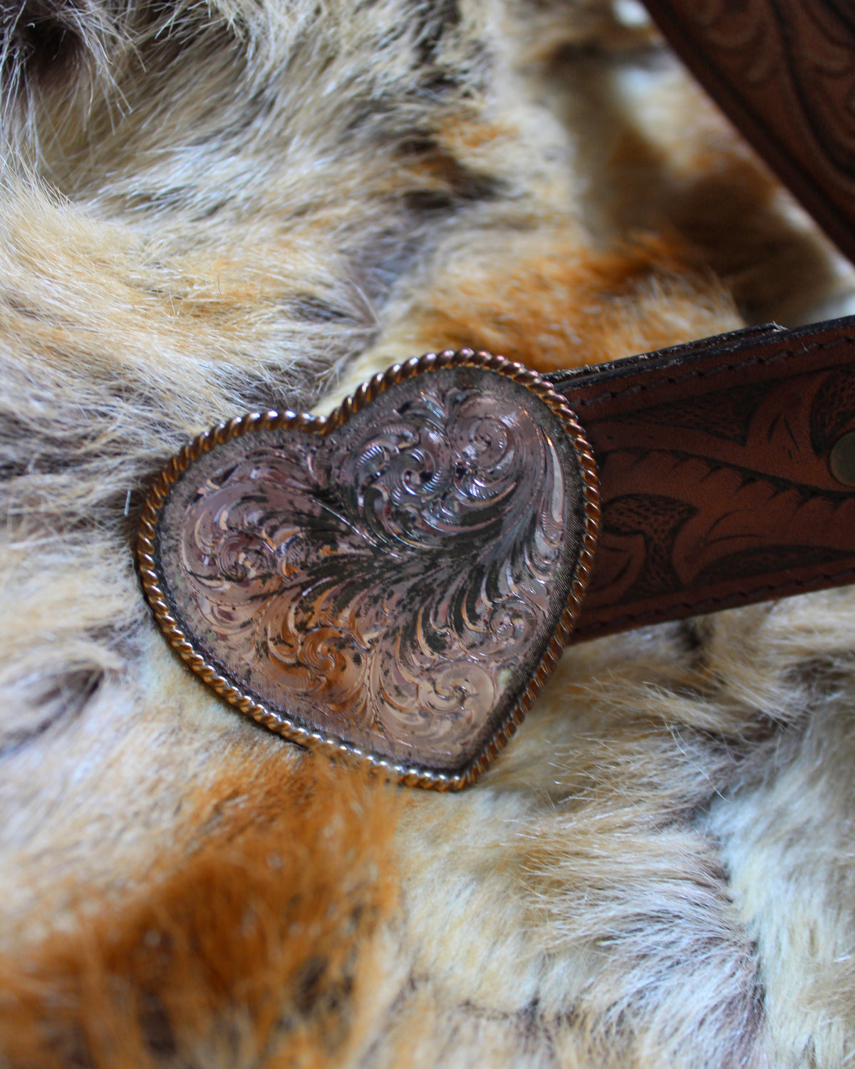 VINTAGE HEART BUCKLE TOOLED LEATHER BELT