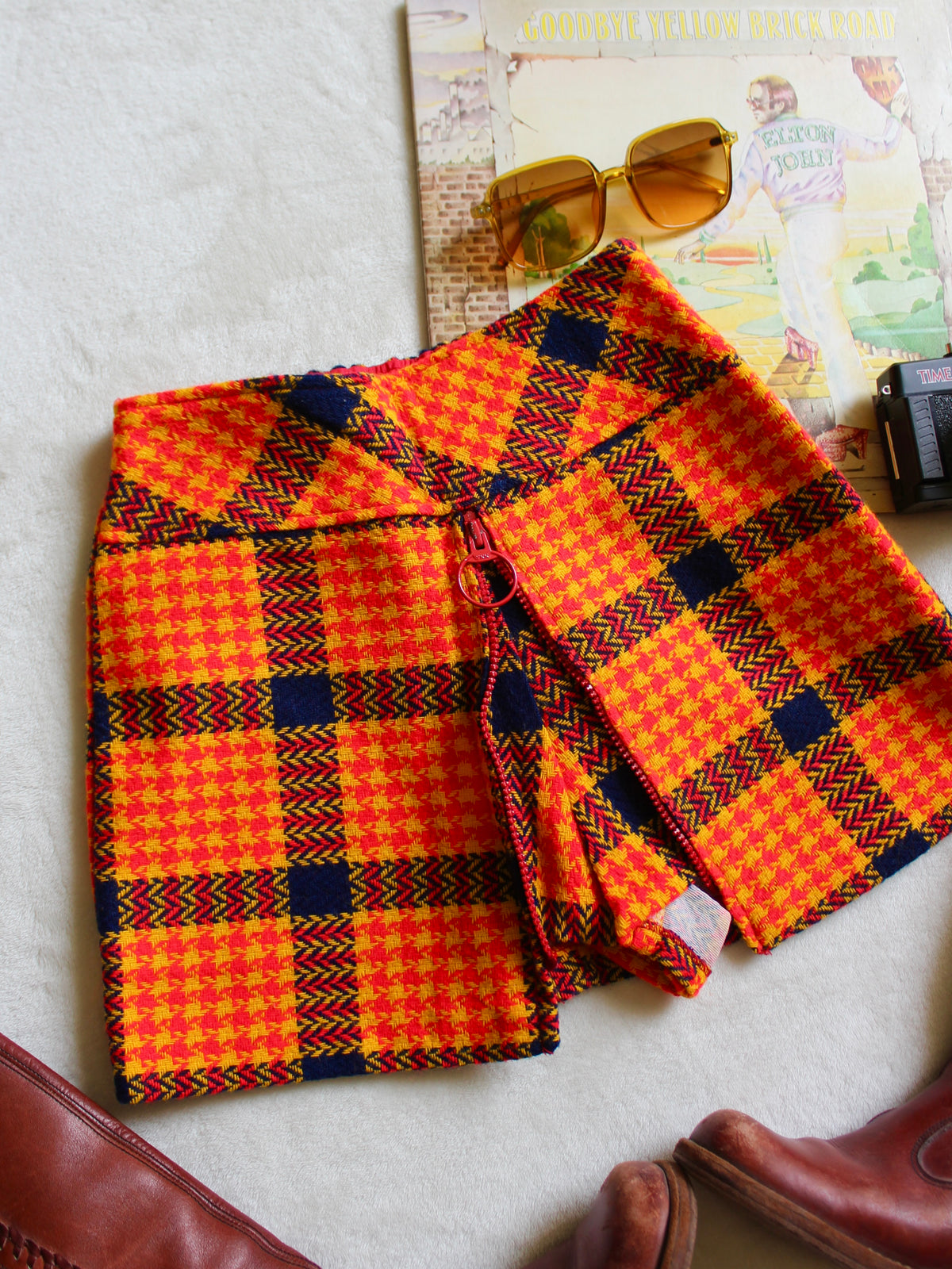 VINTAGE 1970s HOUNDSTOOTH SKORT