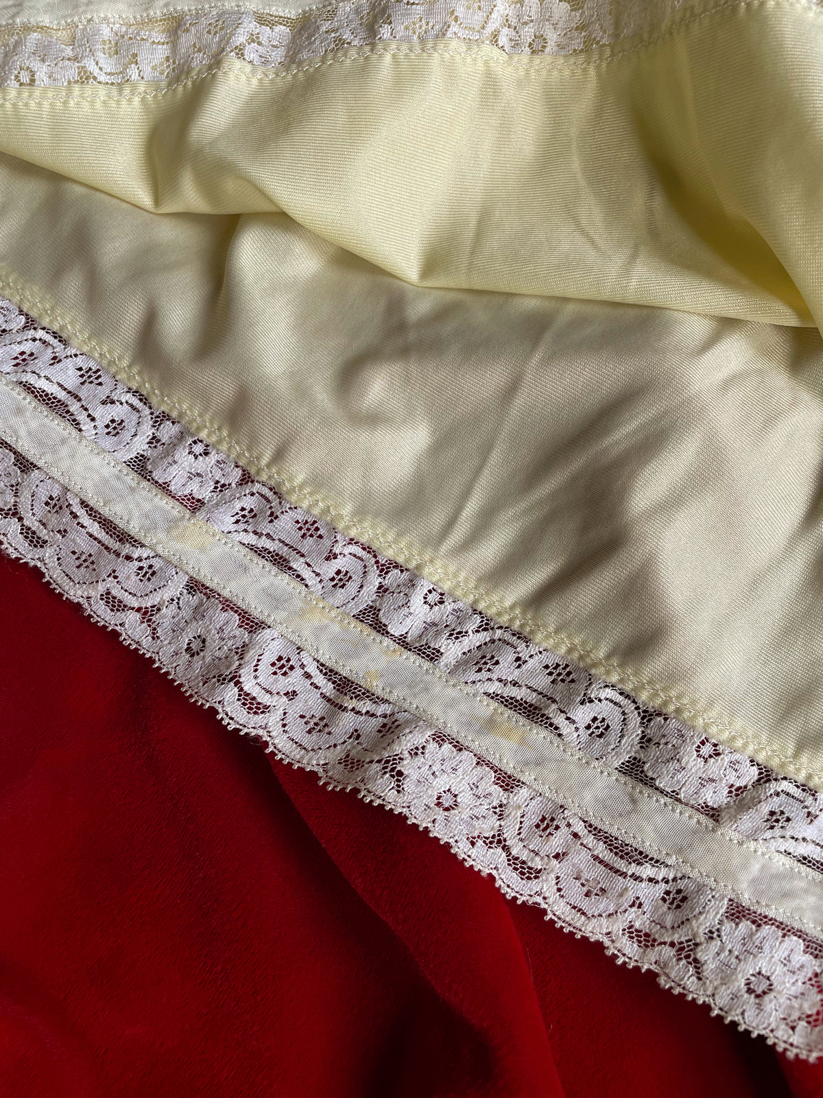 VINTAGE YELLOW SLIP SKIRT WITH WHITE TRIM