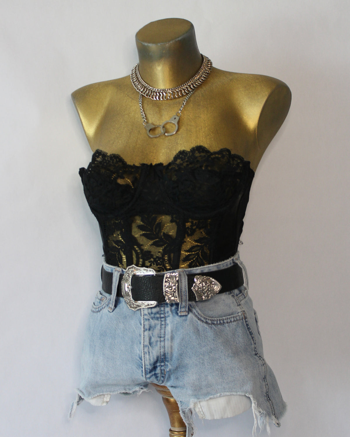 VINTAGE STRAPLESS BLACK LACE BUSTIER