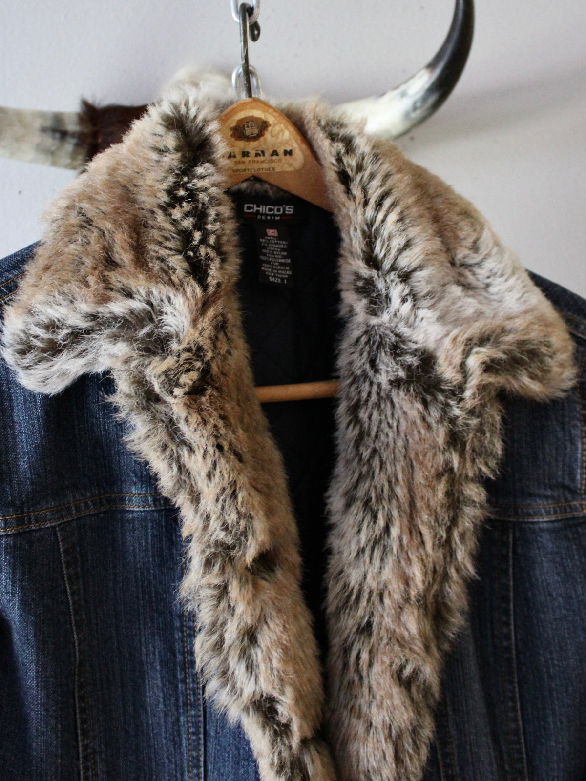 VINTAGE Y2K DENIM JACKET W/ FAUX FUR COLLAR
