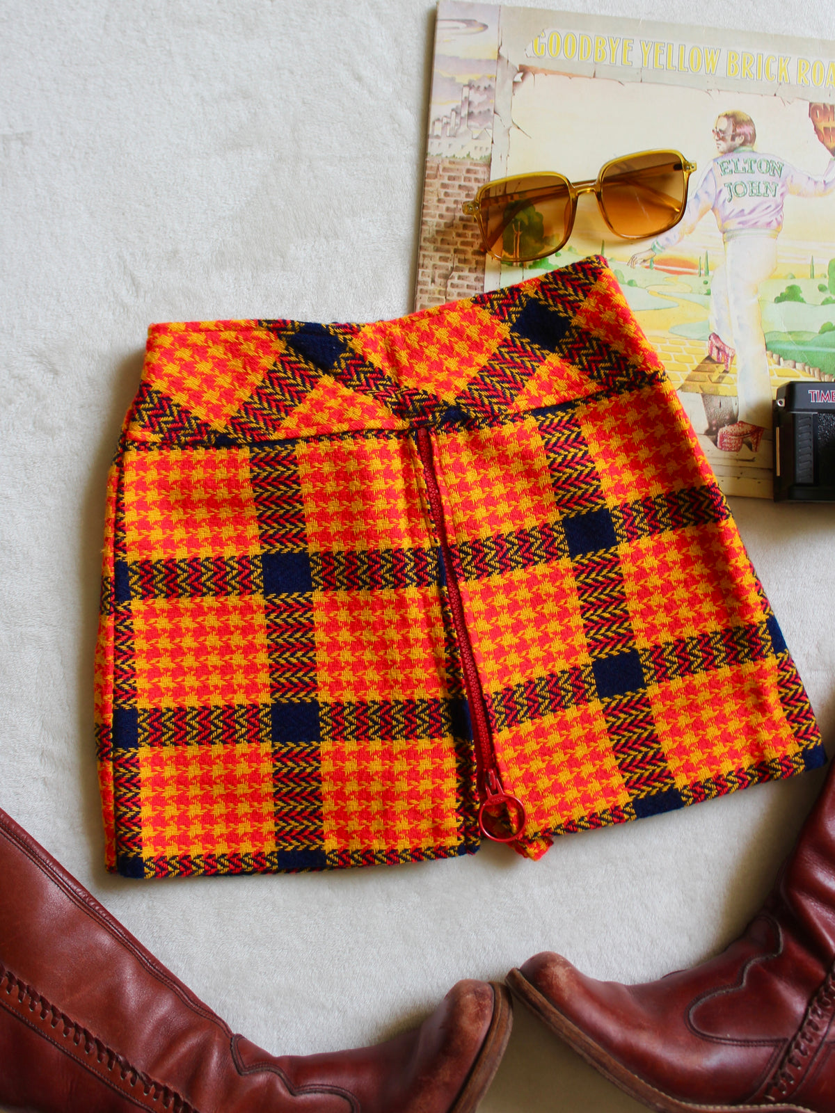 VINTAGE 1970s HOUNDSTOOTH SKORT