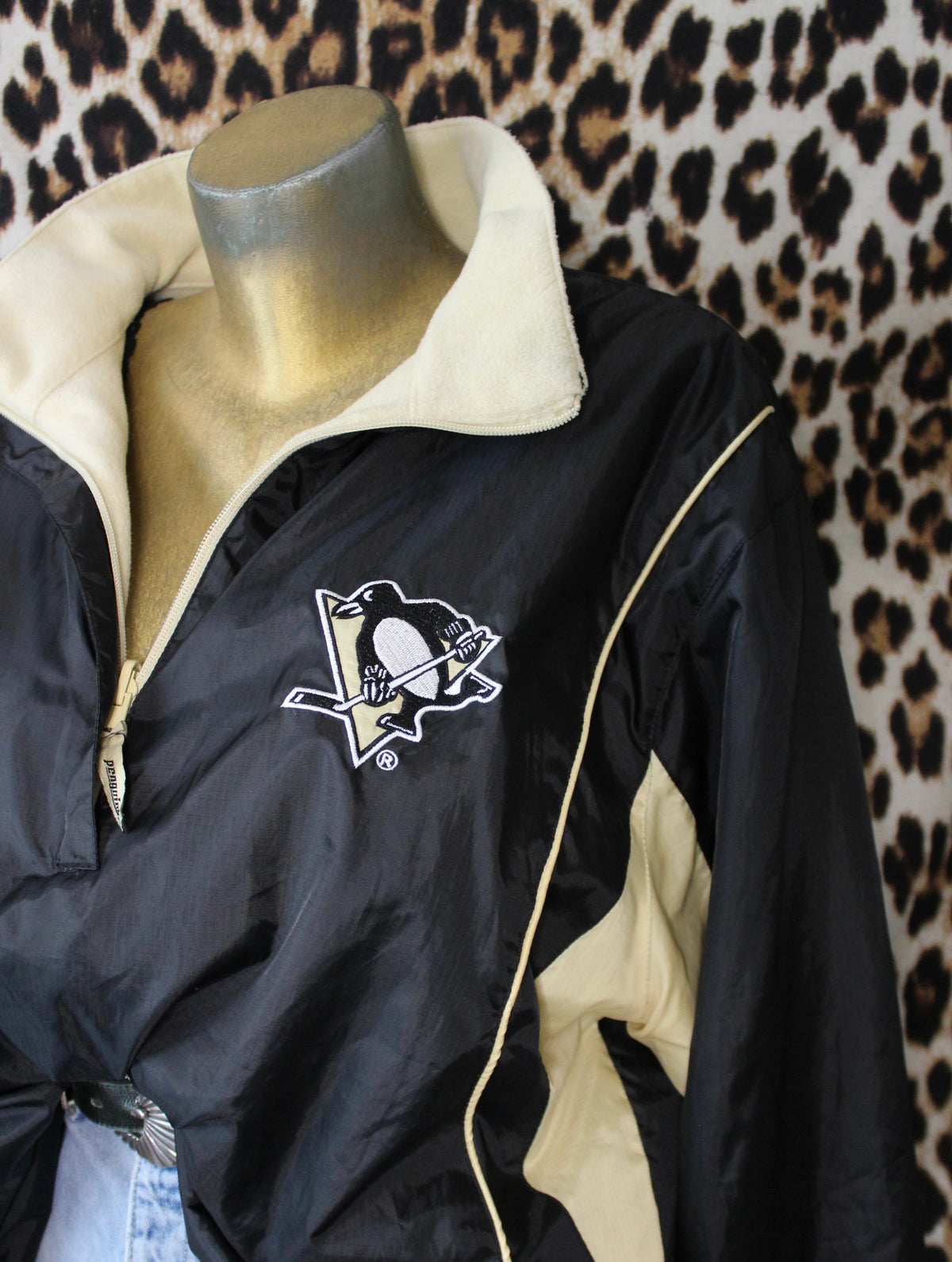 VINTAGE PITTSBURGH PENGUINS WINDBREAKER