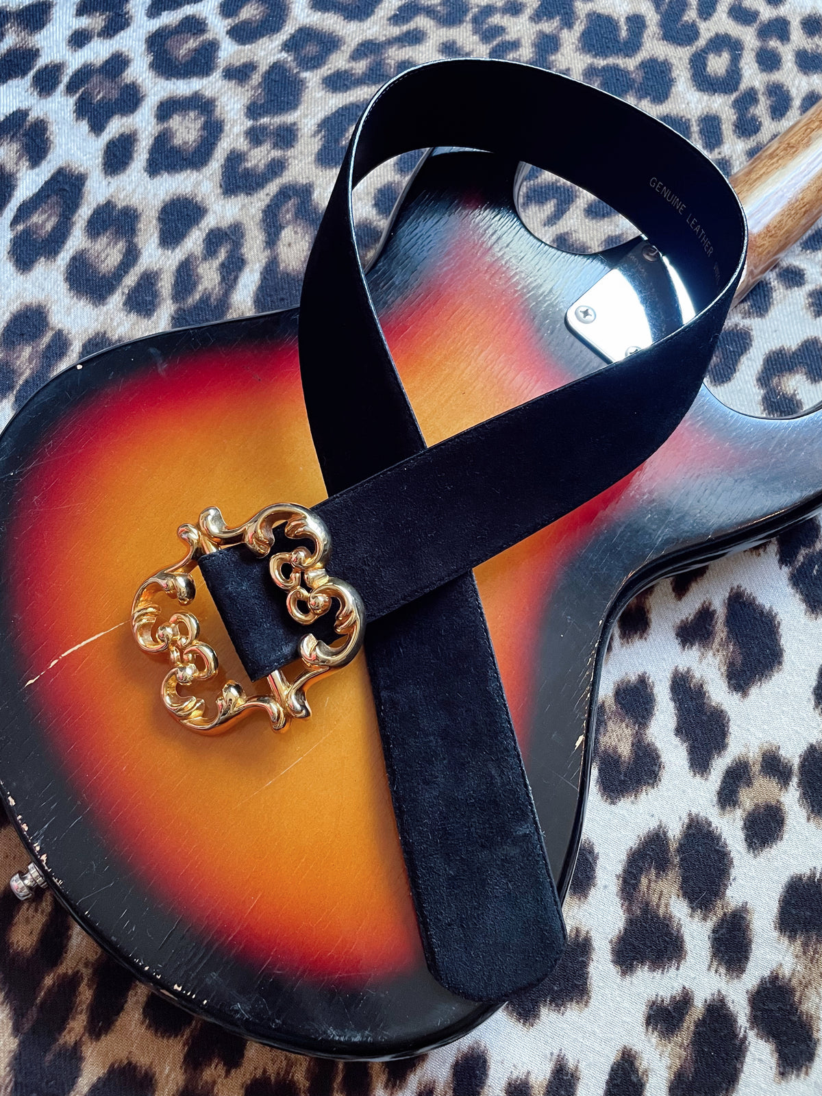 VTG BLACK AND GOLD BELT