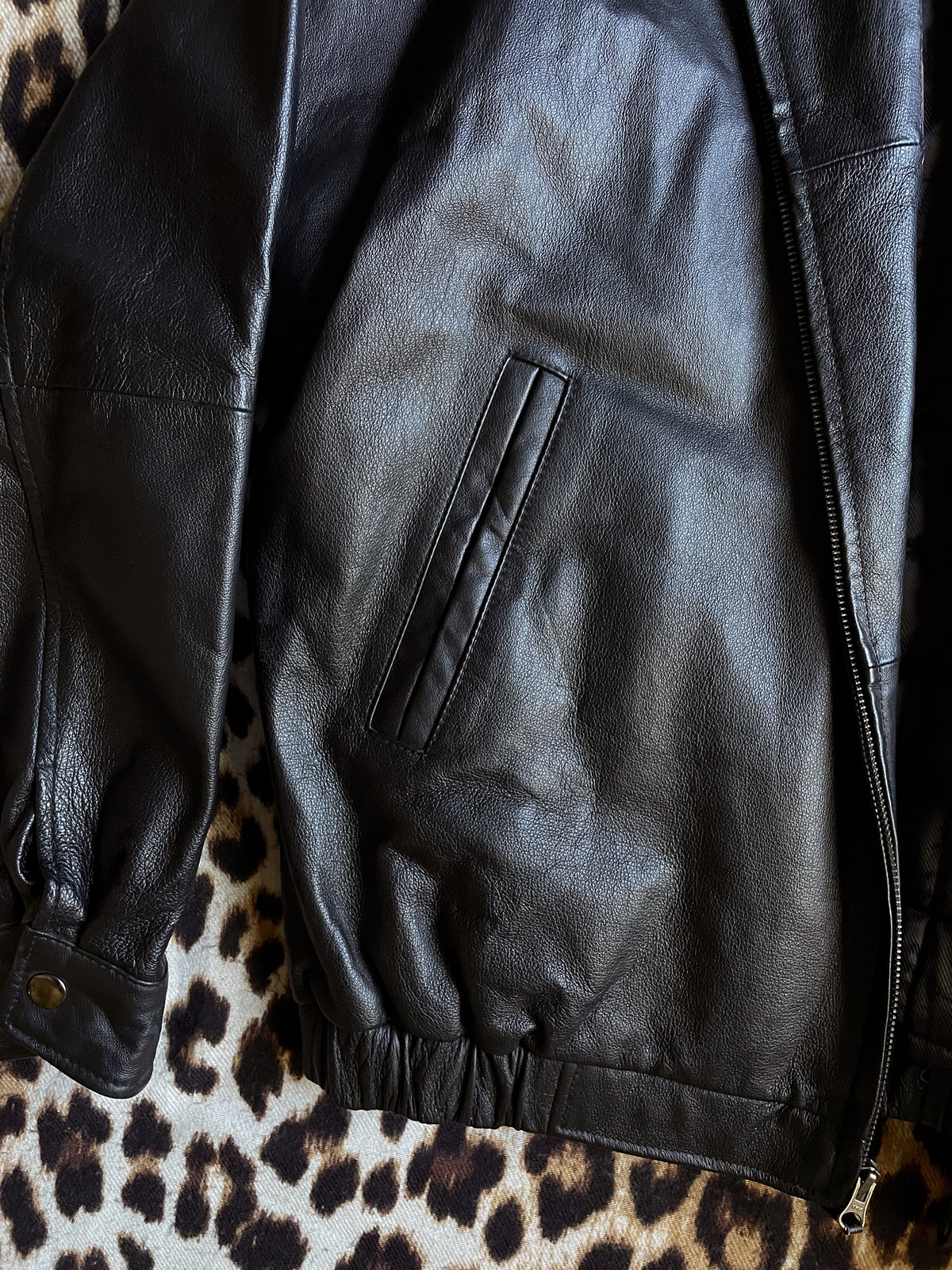 VINTAGE LEATHER BOMBER JACKET