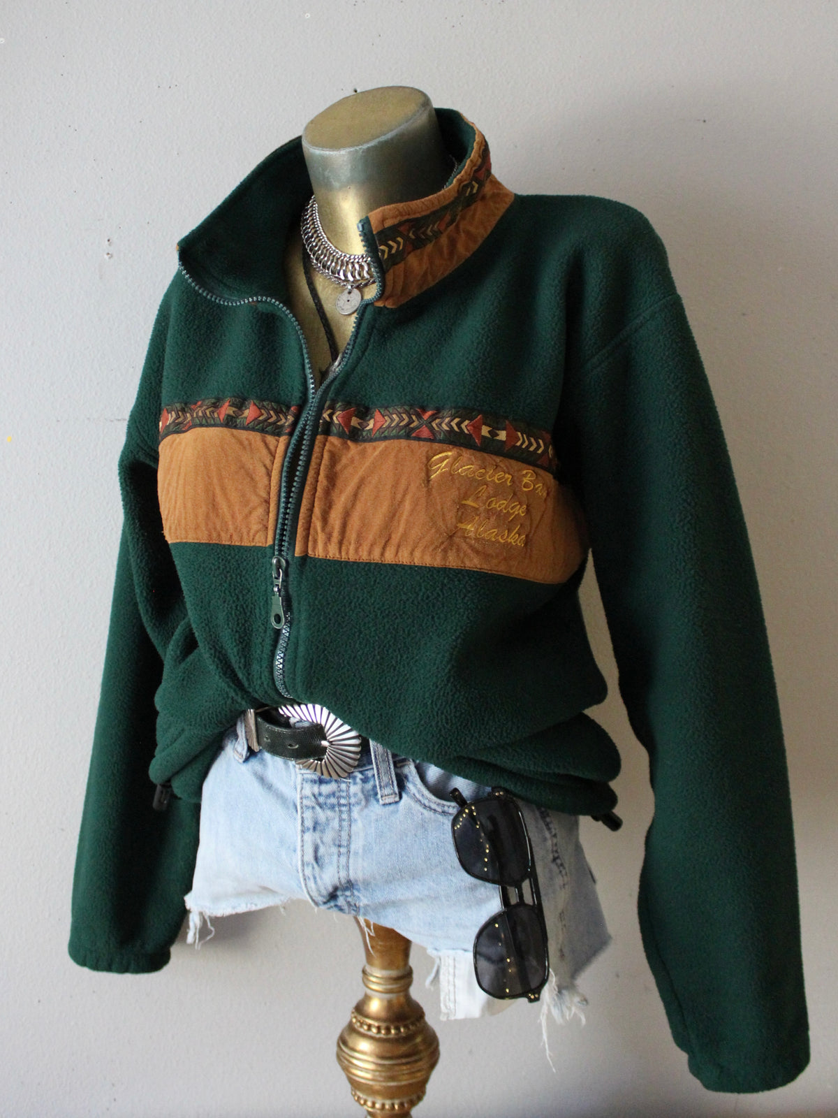 VINTAGE BLACK MOUNTAIN FLEECE ZIP UP